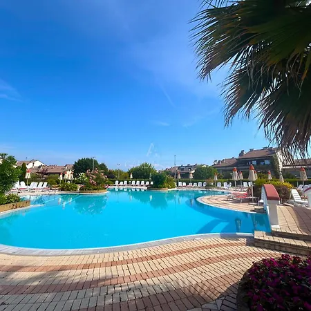 Rubino - Tre Piscine A Pochi Passi Dal Desenzano del Garda