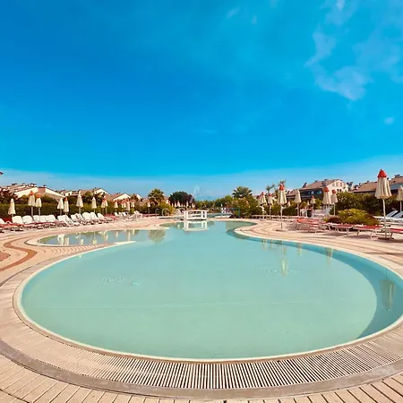 Apartment Rubino - Tre Piscine A Pochi Passi Dal Desenzano del Garda